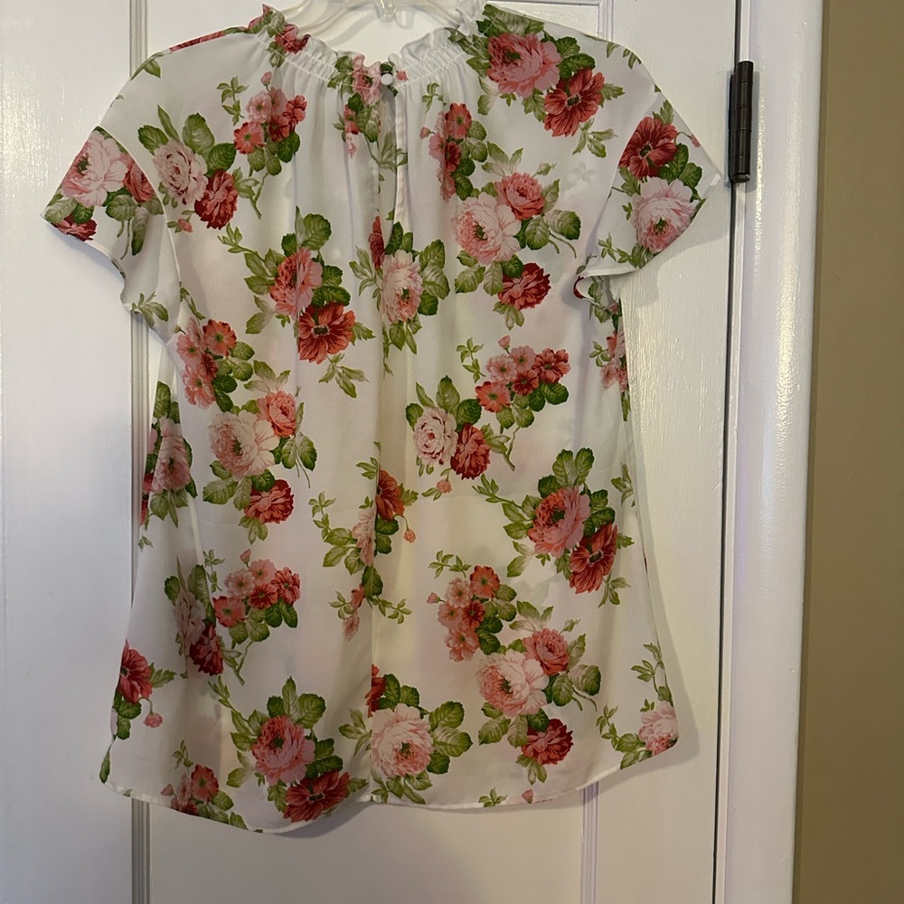 Express NWT Ruffle Neck Blouse - Picture 2 of 4